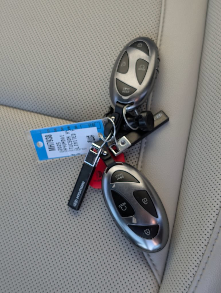 Used 2025 Hyundai Tucson Limited AWD/4WD image 37