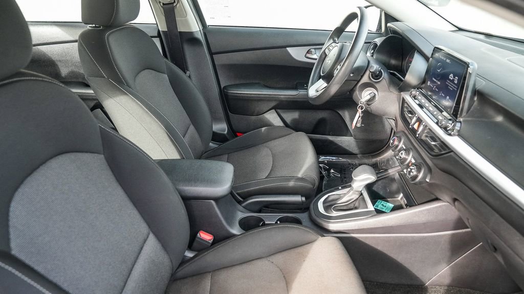 Used 2022 Kia Forte LXS image 17