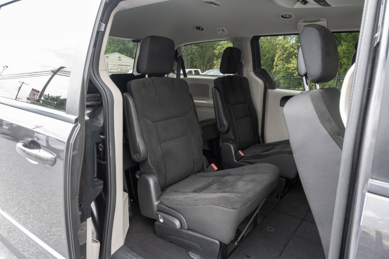 Used 2017 Dodge Grand Caravan SE w/ Power Window Group FWD image 32