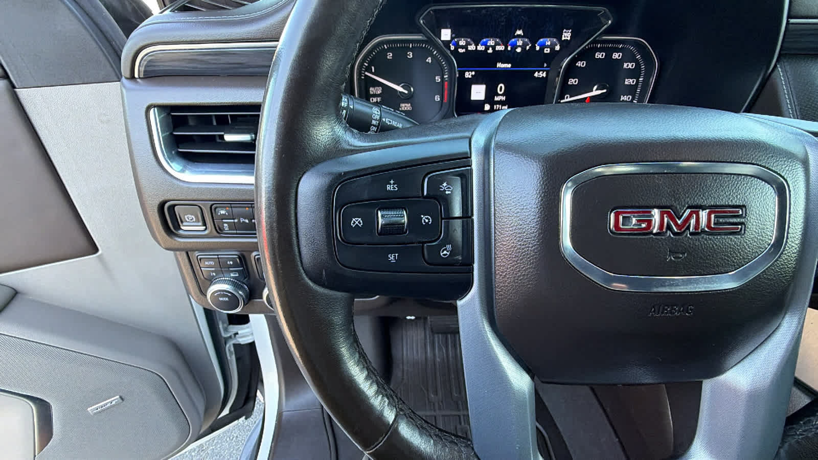 Used 2021 GMC Yukon XL SLT w/ SLT Premium Package AWD/4WD image 19