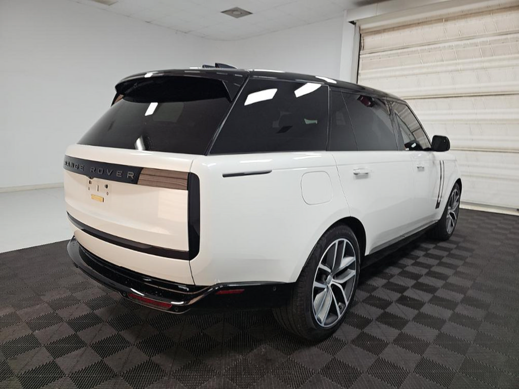 Used 2024 Land Rover Range Rover Long Wheelbase SE AWD/4WD image 2