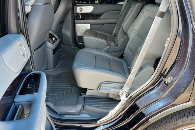 Used 2021 Lincoln Navigator Reserve w/ Luxury Package AWD/4WD image 21