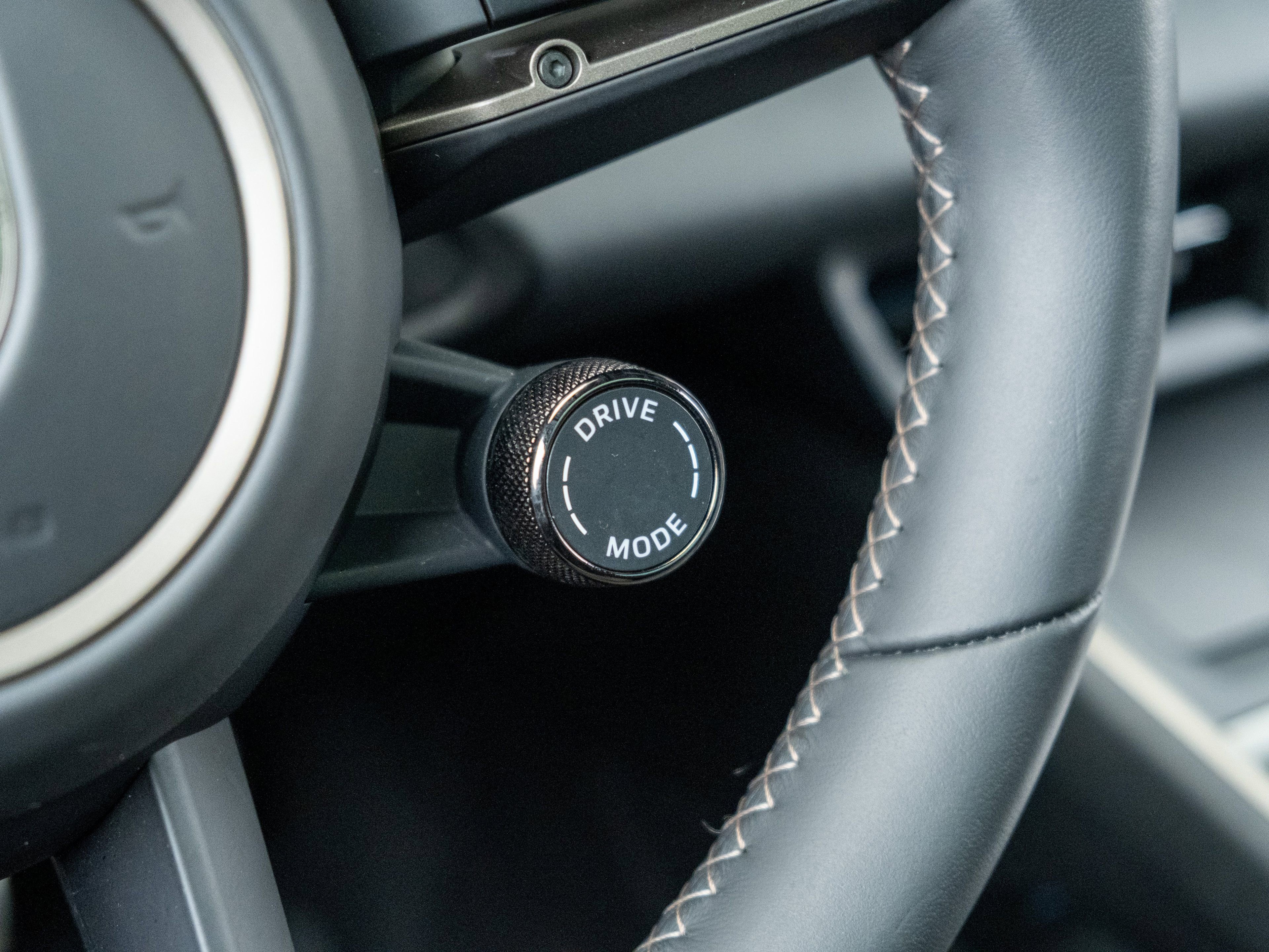 Certified 2025 Porsche Macan Turbo Electric image 37