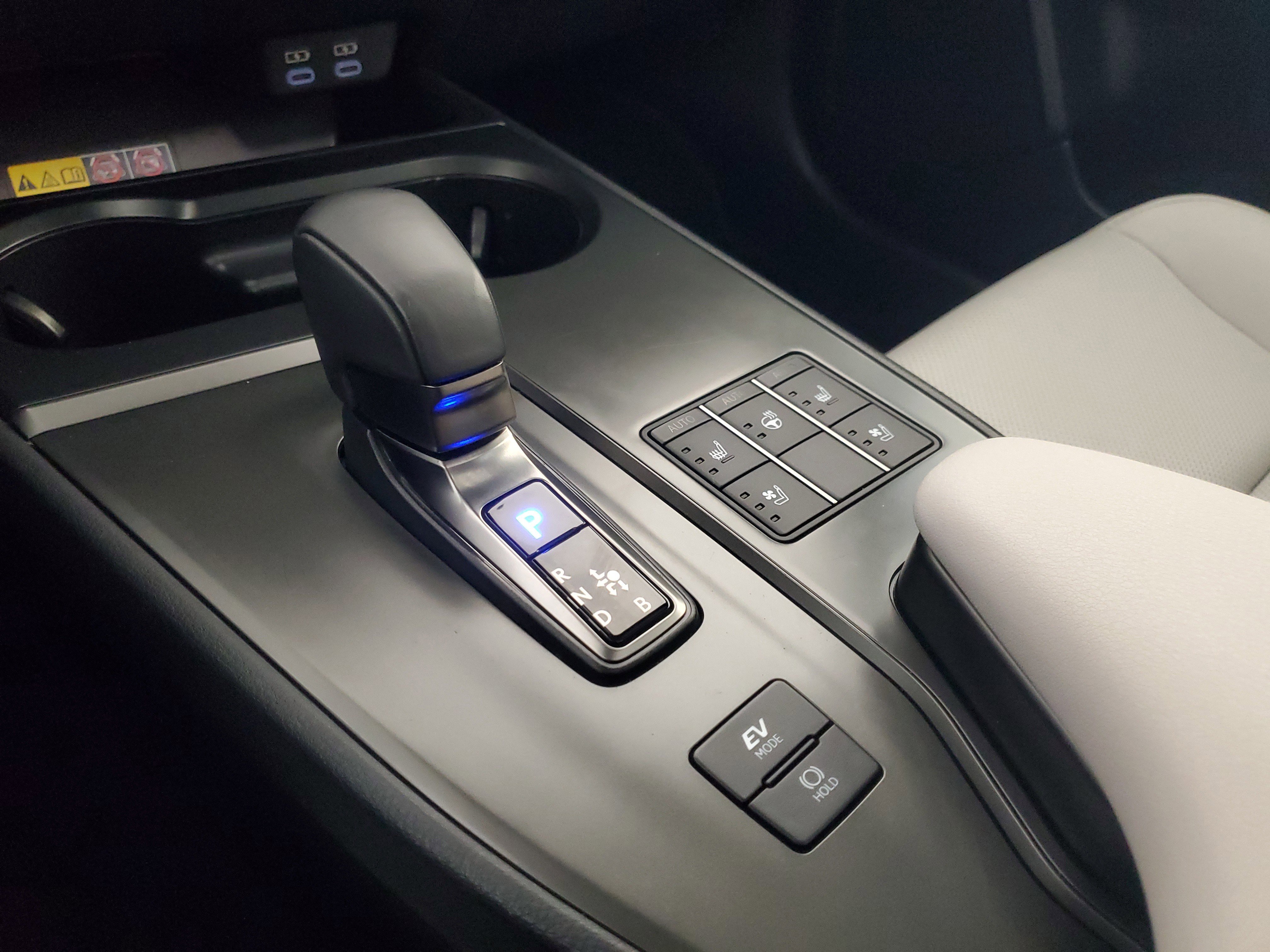 Used 2025 Lexus UX 300h FWD w/ Accessory Package (Z1) image 33