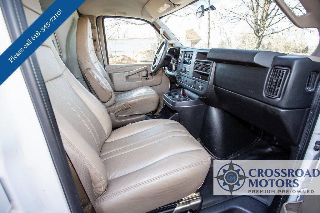 Used 2016 Chevrolet Express 2500 RWD image 17