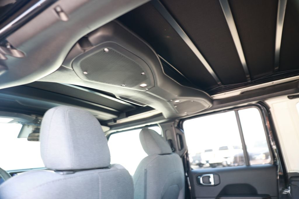 Used 2025 Jeep Wrangler Unlimited Sahara w/ Safety Group image 34