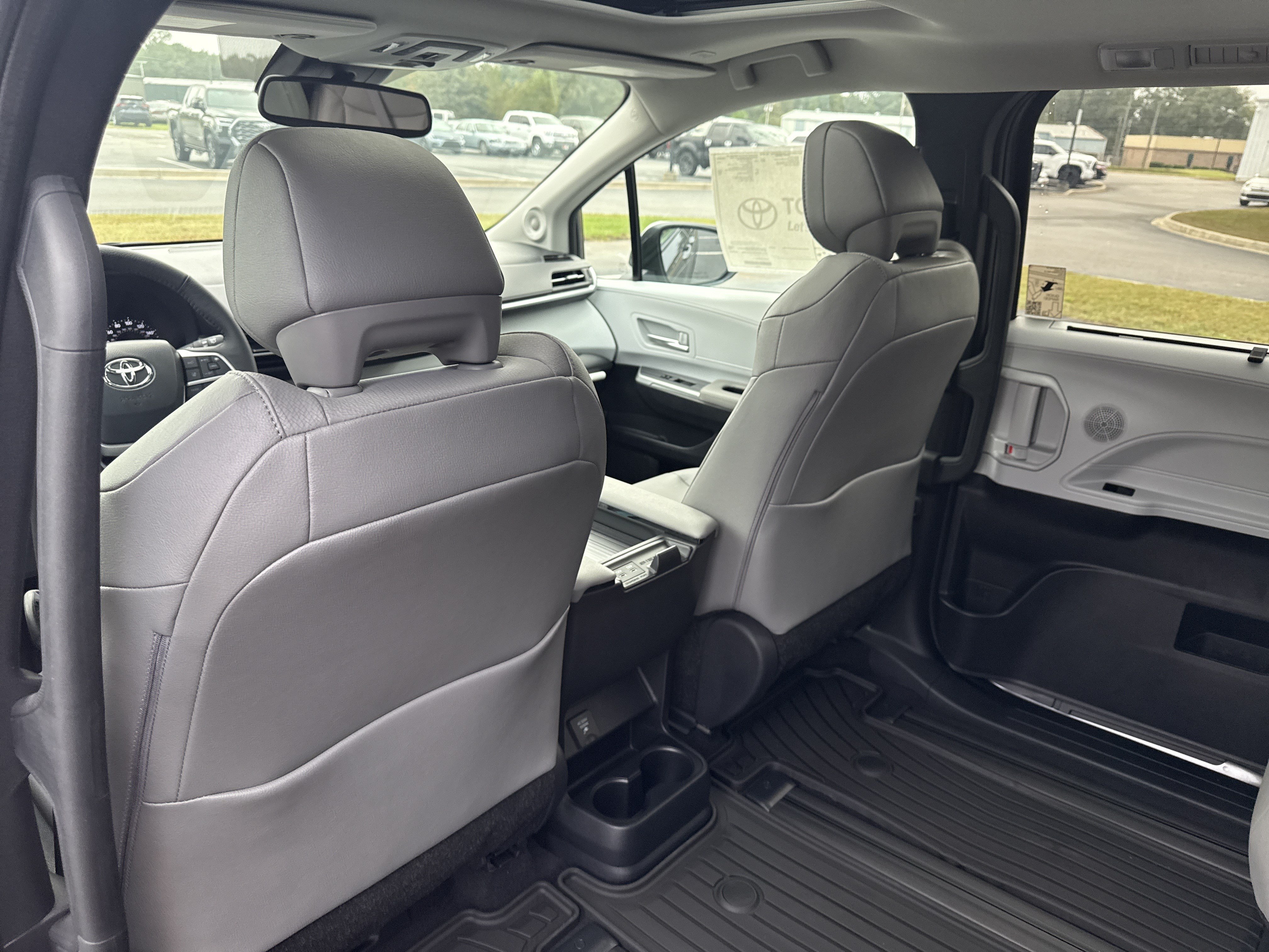 New 2025 Toyota Sienna XLE w/ XLE Plus Package FWD image 25