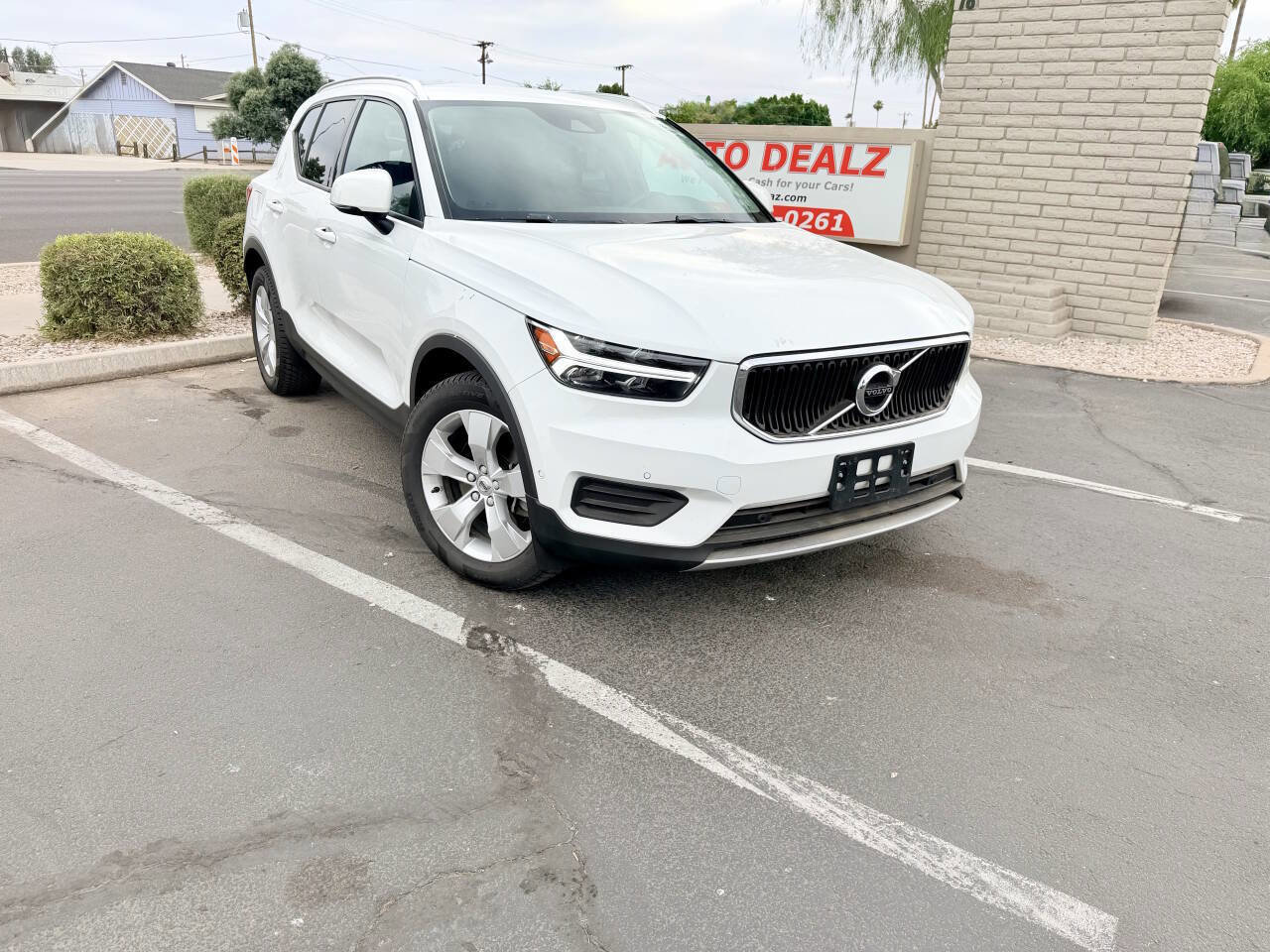 Used 2019 Volvo XC40 T5 Momentum AWD/4WD image 1