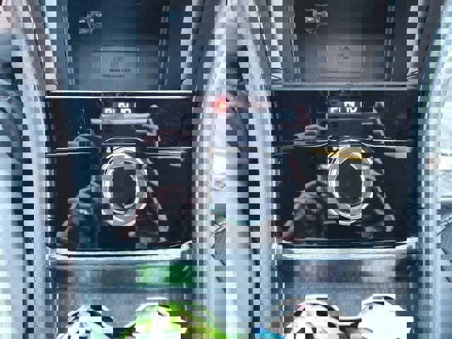 New 2025 Jeep Grand Cherokee Altitude image 9