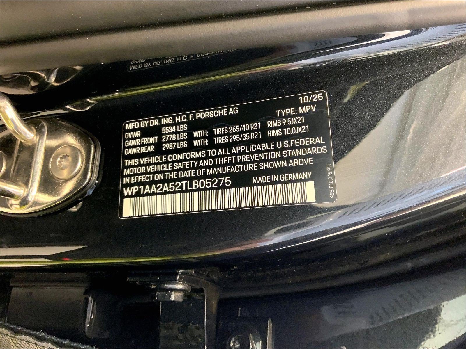 Certified 2026 Porsche Macan AWD/4WD image 32