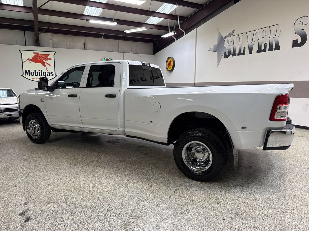 Used 2024 RAM 3500 Tradesman w/ Chrome Appearance Group AWD/4WD image 4