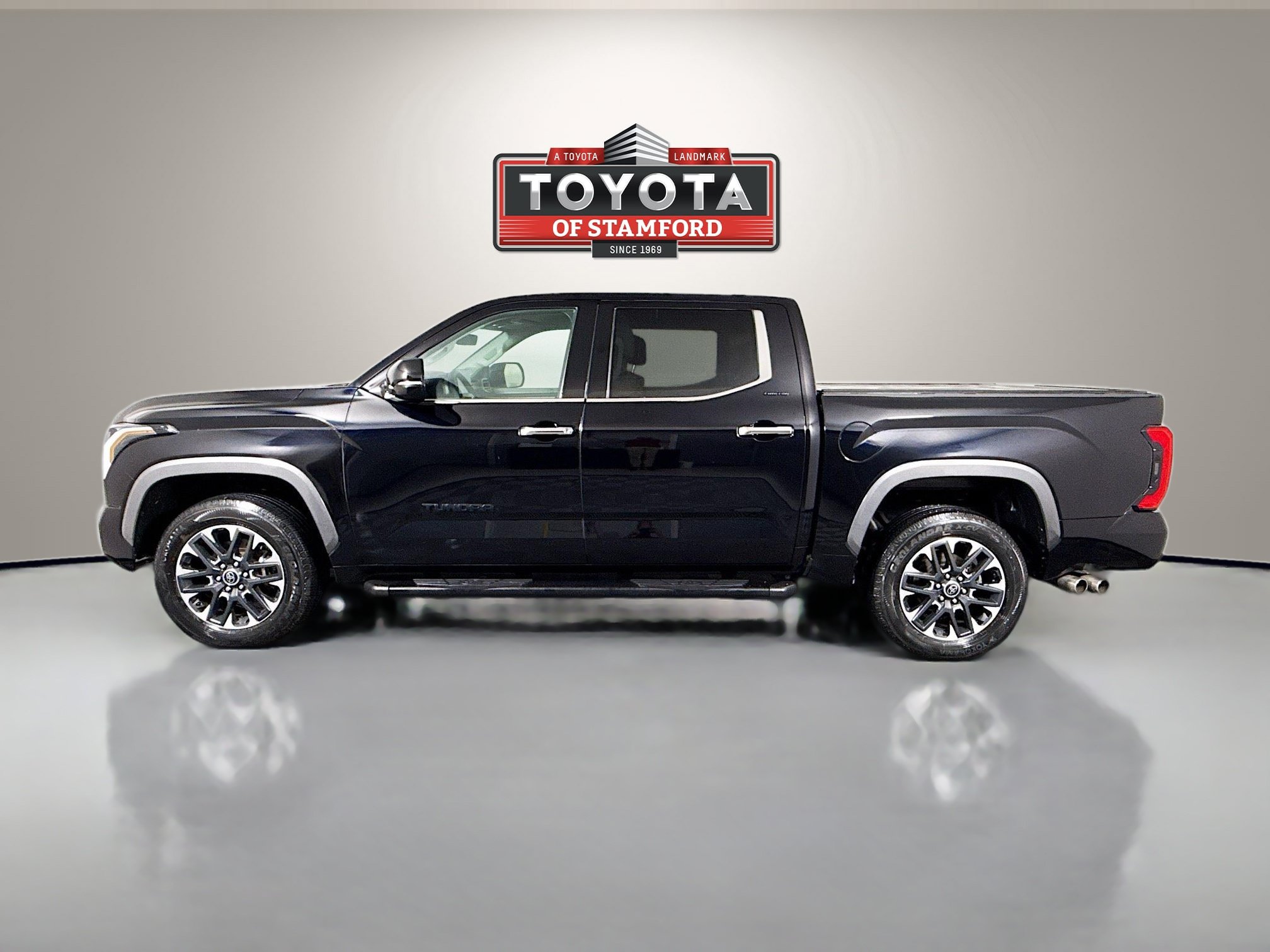 Used 2023 Toyota Tundra Limited w/ Power Package AWD/4WD image 4