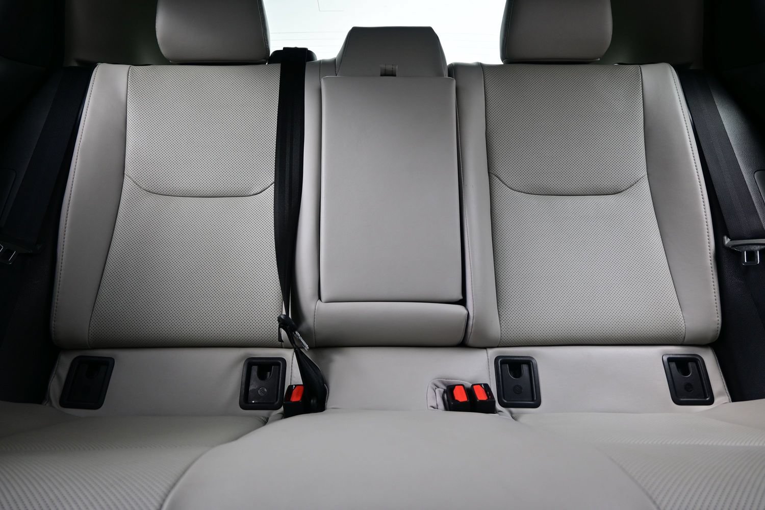 Used 2024 Toyota Prius XLE AWD/4WD image 16