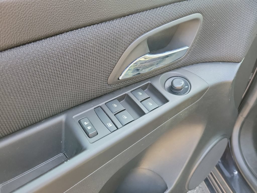 Used 2015 Chevrolet Cruze LT FWD image 24