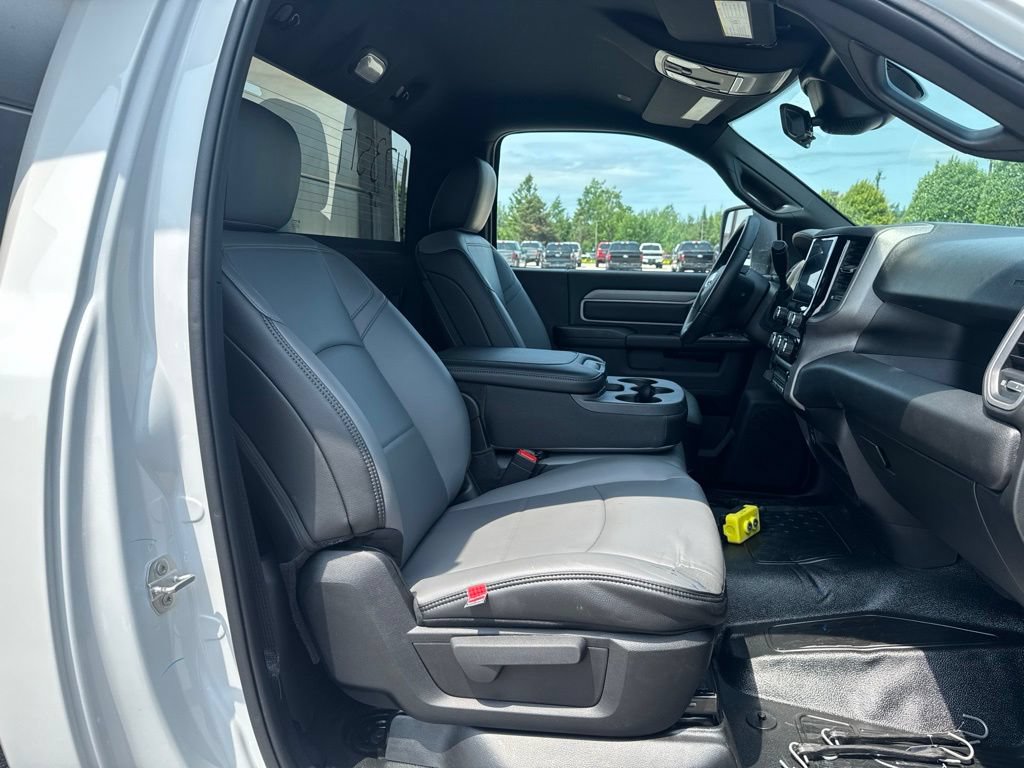New 2026 RAM 5500 Tradesman w/ Chrome Appearance Group AWD/4WD image 39