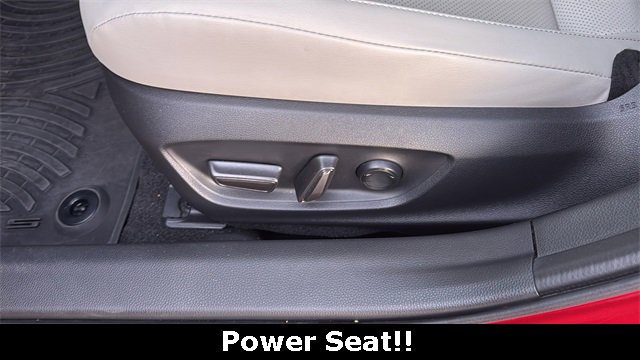 Used 2024 Toyota Prius XLE image 10