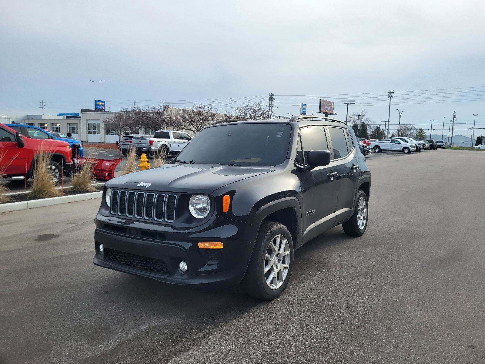 Used 2023 Jeep Renegade Latitude w/ Premium Group image 7