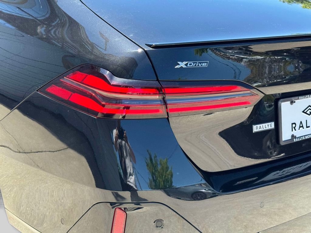 Certified 2026 BMW 530i xDrive w/ M Sport Package AWD/4WD image 10