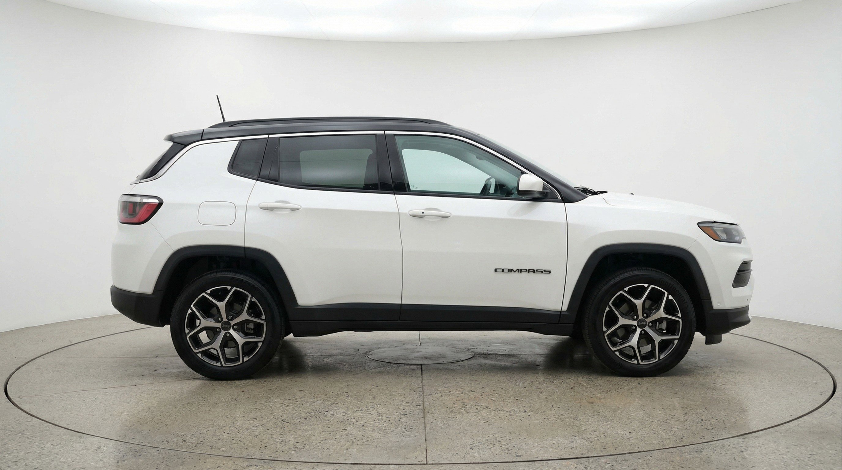 Used 2025 Jeep Compass Limited image 11