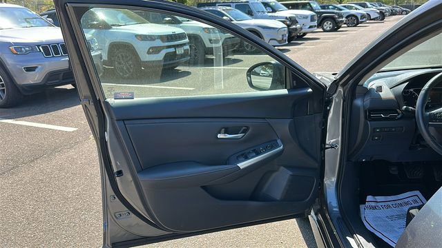 Certified 2023 Nissan Sentra SR FWD image 8