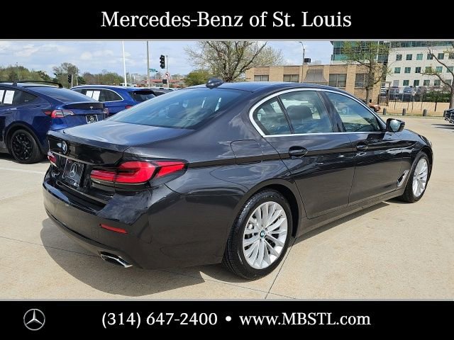 Used 2021 BMW 530i xDrive w/ Premium Package image 4