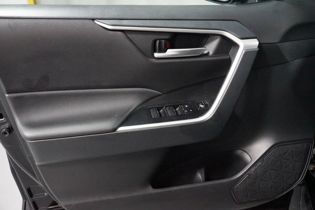 Certified 2025 Toyota RAV4 XLE FWD image 30