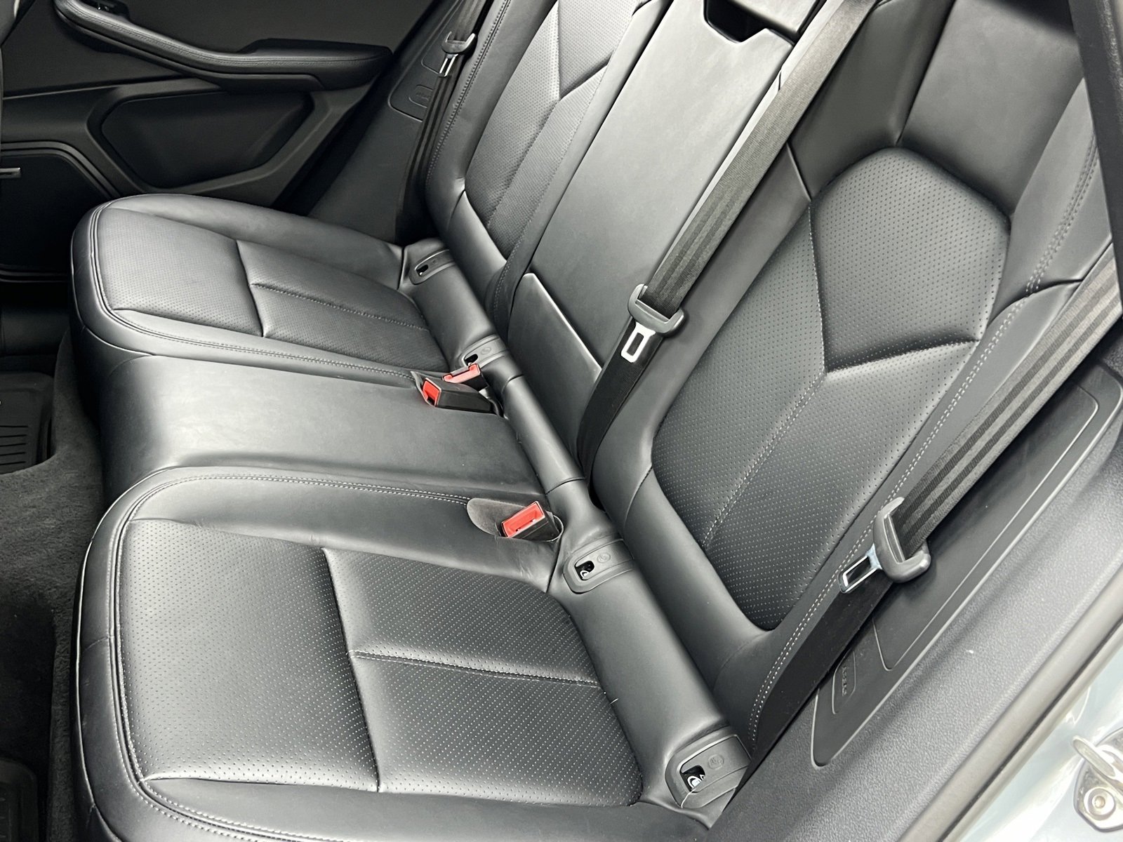 Certified 2025 Porsche Macan image 16