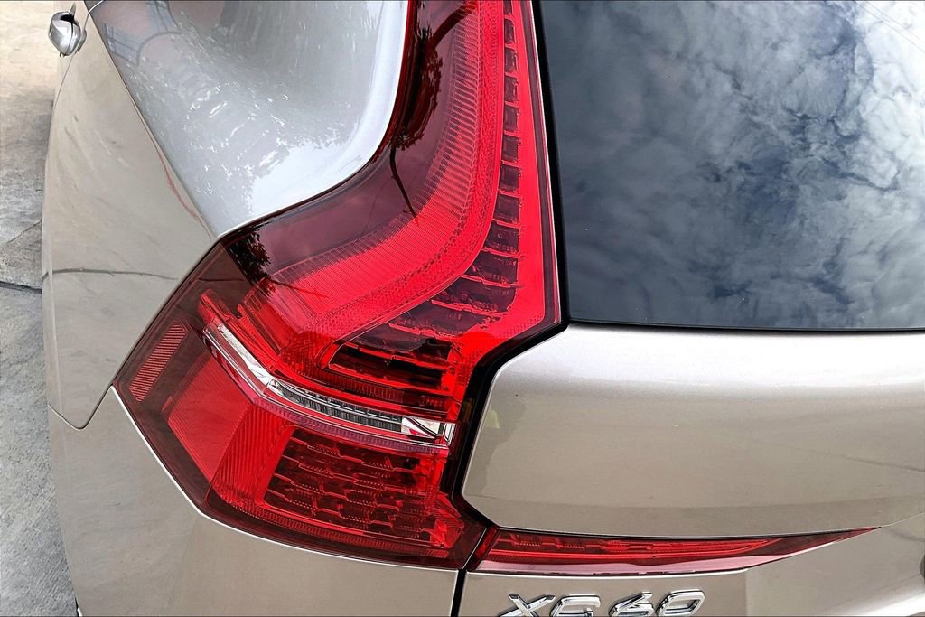 Used 2025 Volvo XC60 B5 Plus AWD/4WD image 40