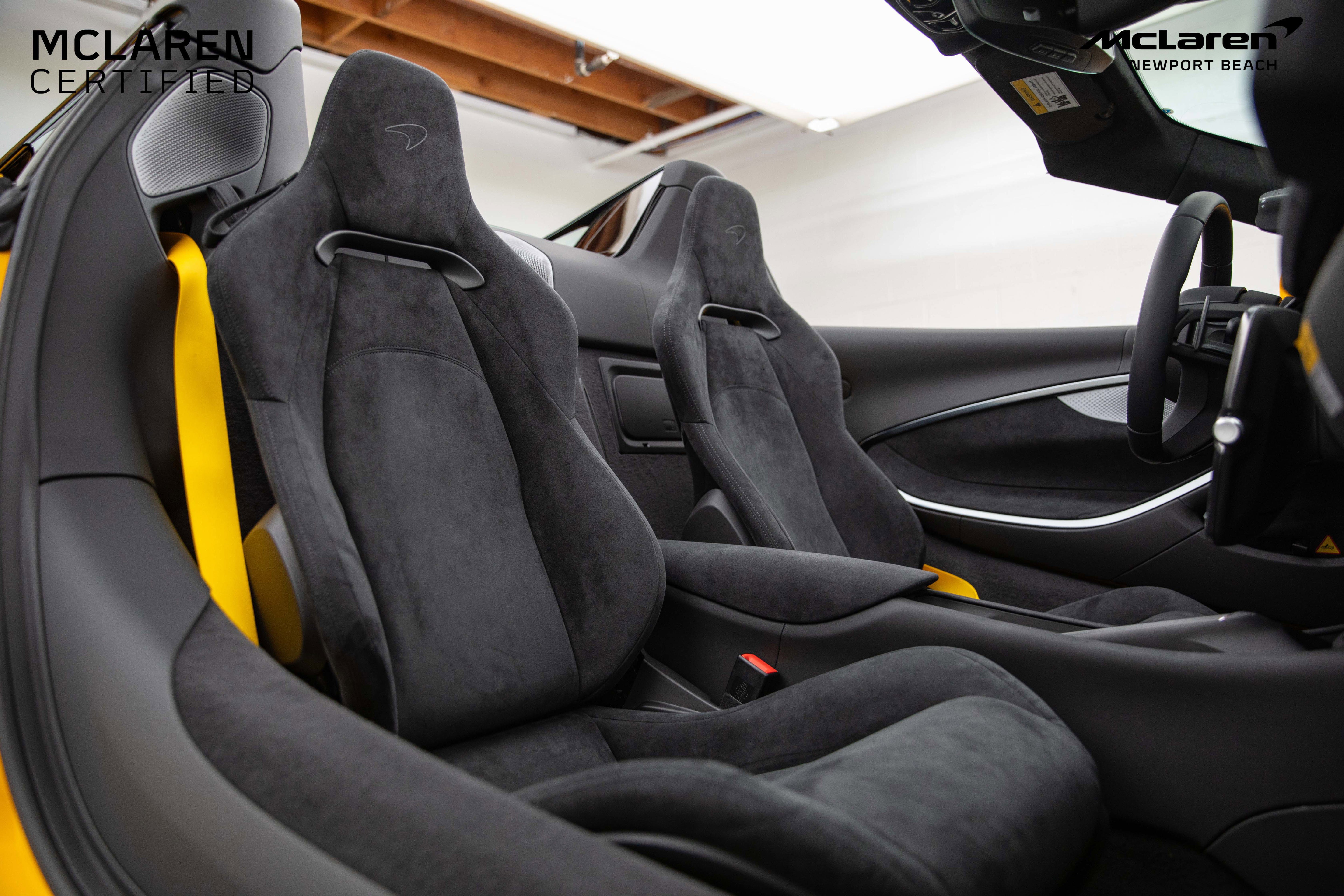 Used 2025 McLaren Artura Spider image 24
