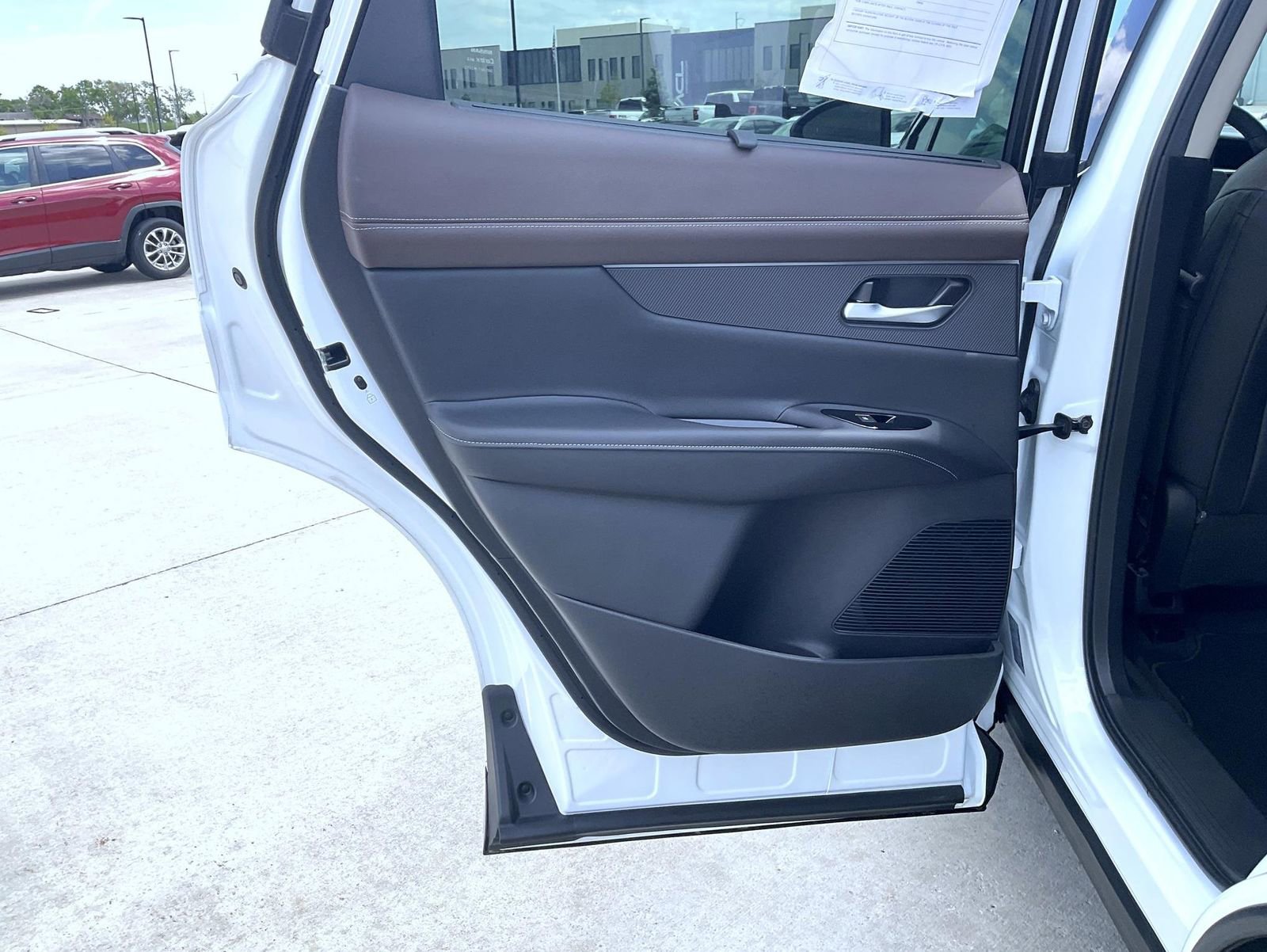 Certified 2025 Nissan Murano Platinum w/ Cargo Package AWD/4WD image 18
