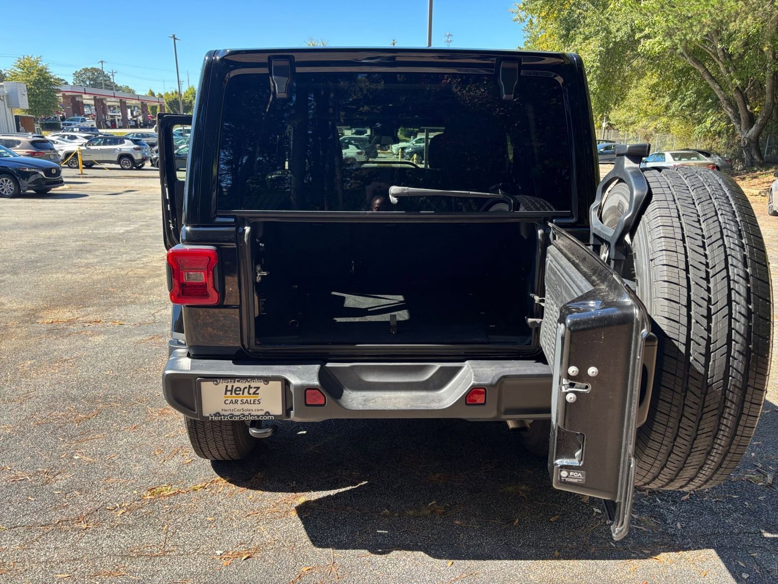 Used 2025 Jeep Wrangler Sahara image 31