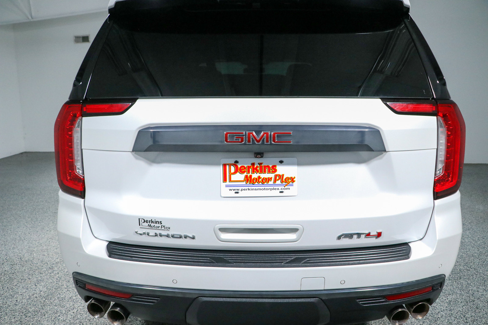 Used 2024 GMC Yukon AT4 AWD/4WD image 8