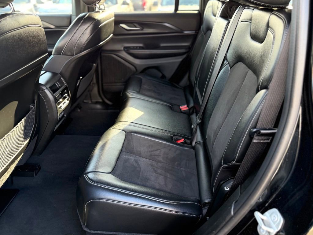 Used 2023 Jeep Grand Cherokee Altitude image 30