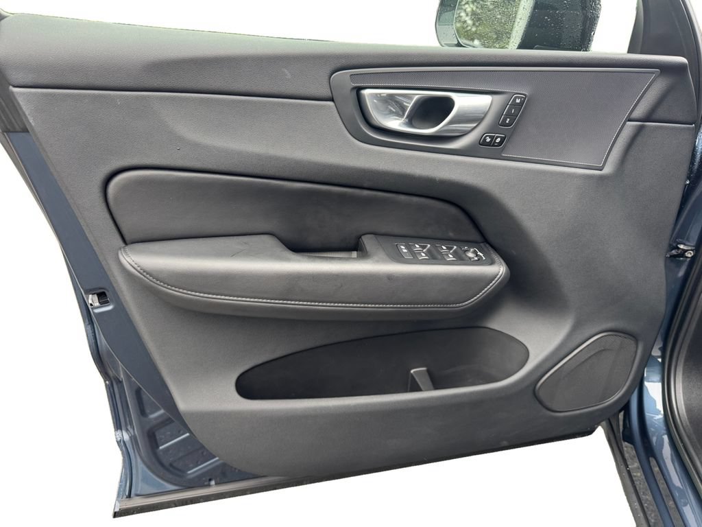 Certified 2023 Volvo XC60 B5 Plus w/ Protection Package Premier AWD/4WD image 10
