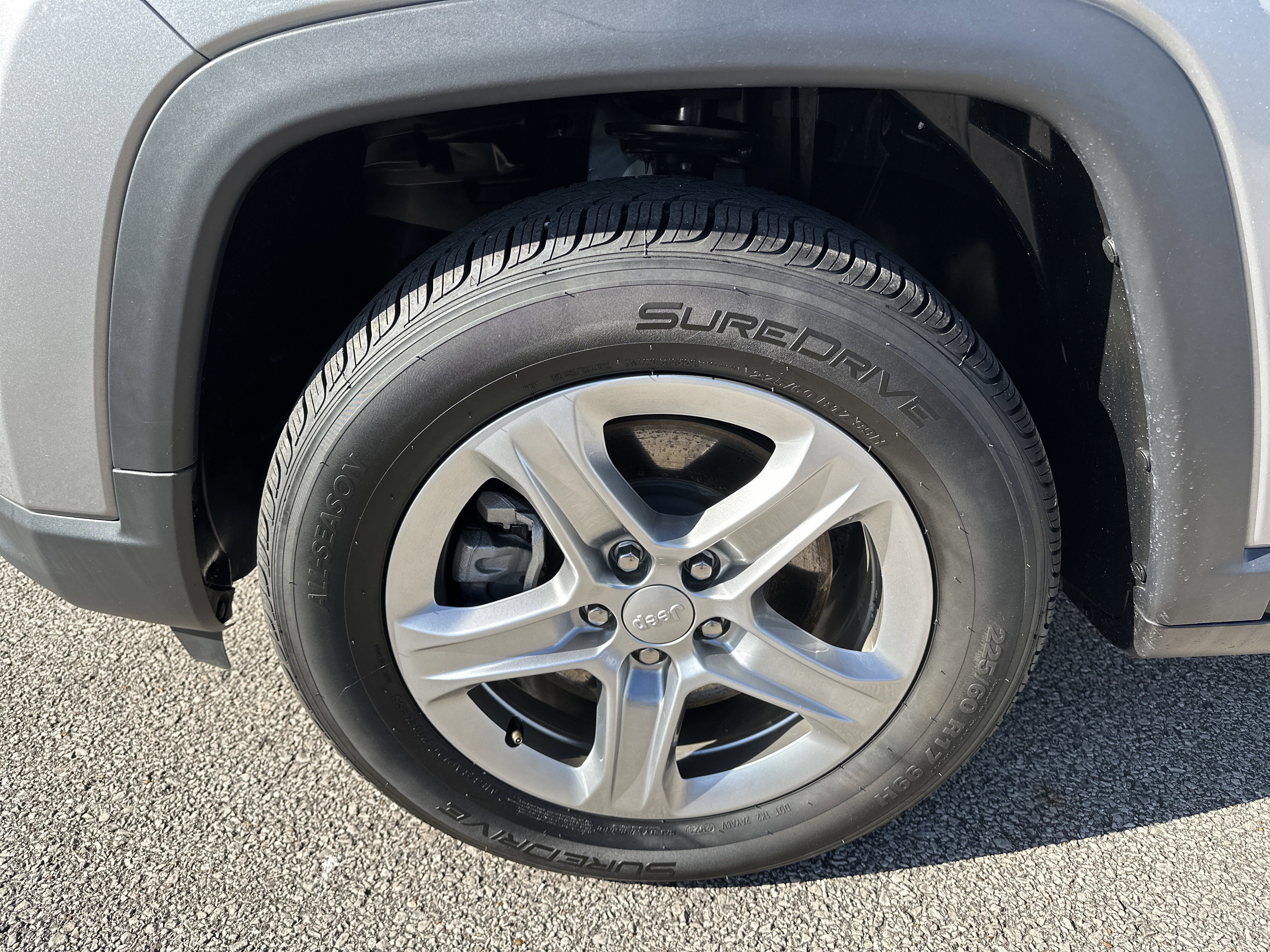 Used 2024 Jeep Compass Latitude image 11