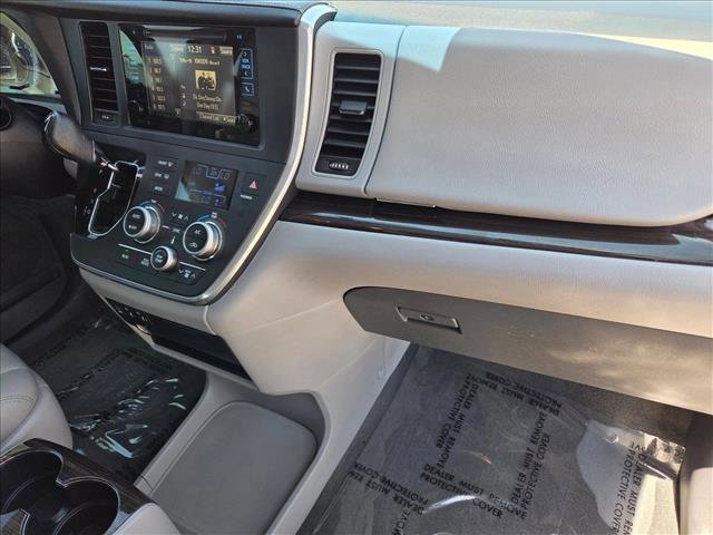 Used 2015 Toyota Sienna XLE w/ XLE Navigation Package FWD image 21