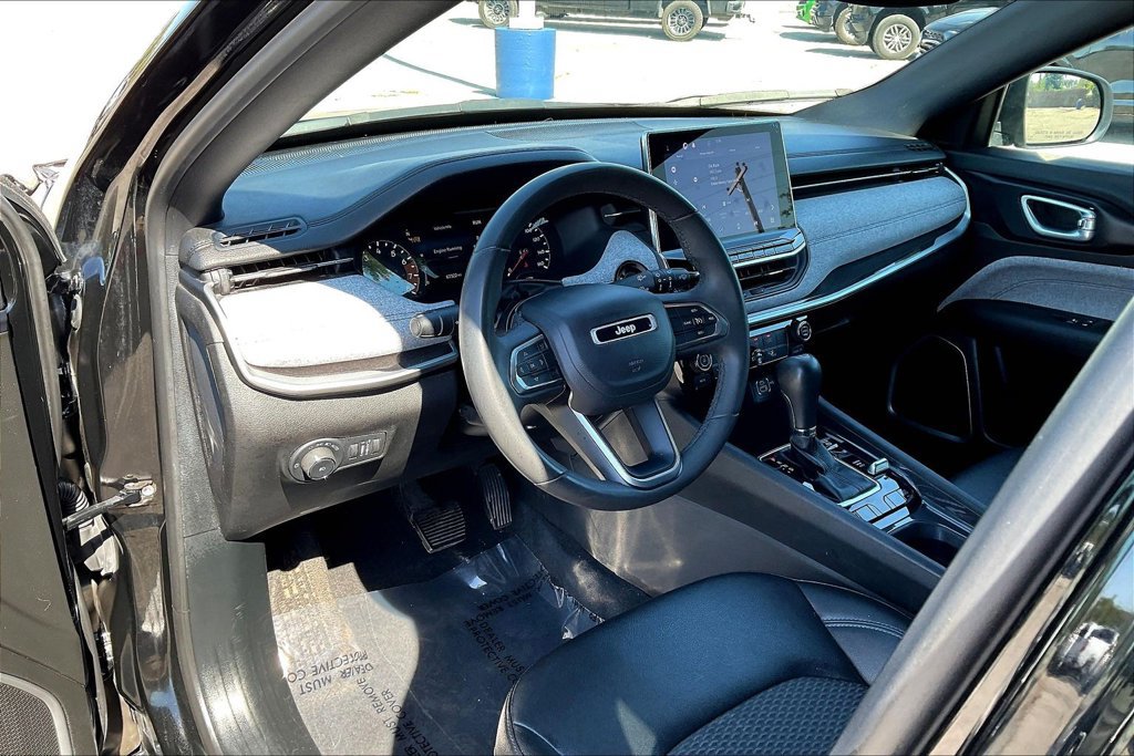 Used 2024 Jeep Compass Latitude AWD/4WD image 22