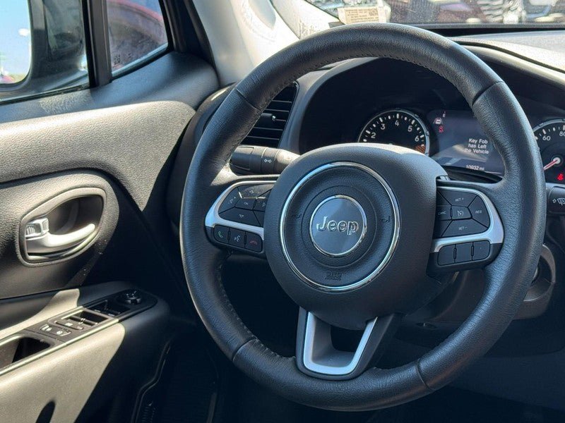 Used 2023 Jeep Renegade Altitude w/ Sun/Sound Group AWD/4WD image 13