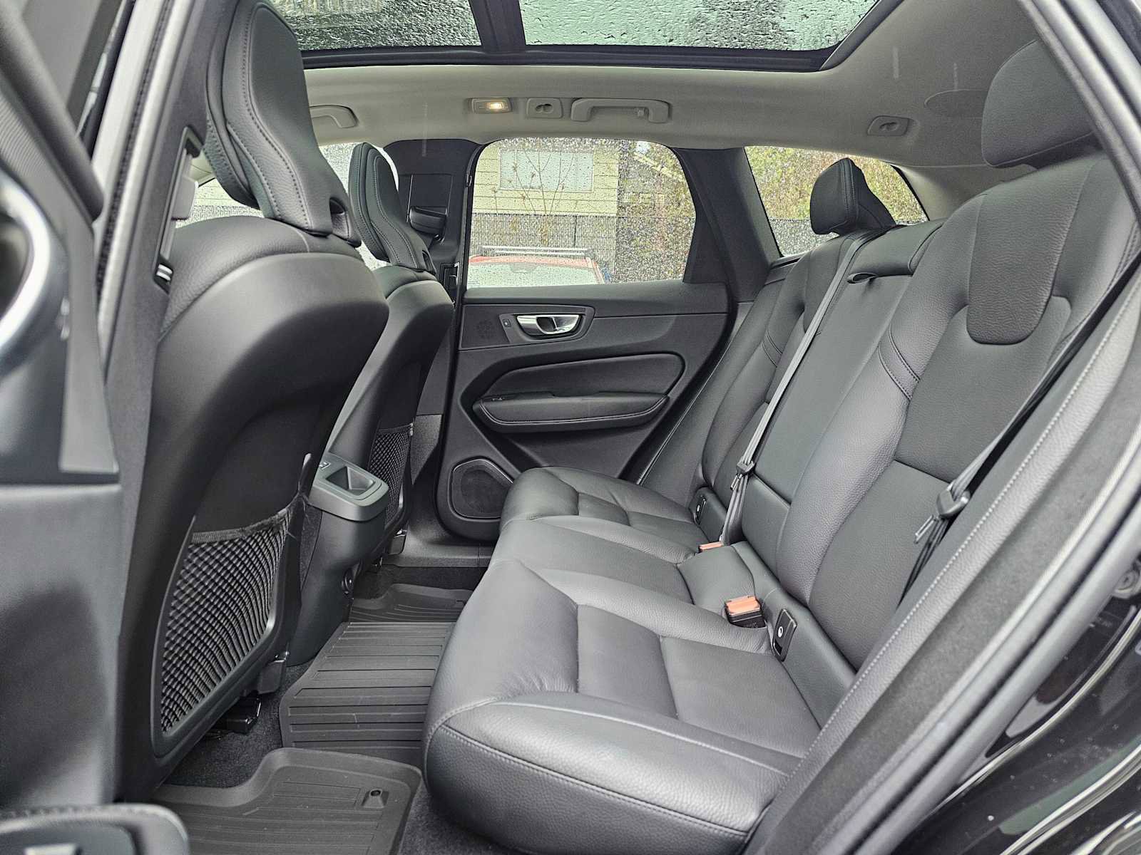 Certified 2024 Volvo XC60 B5 Plus w/ Protection Package Premier AWD/4WD image 18