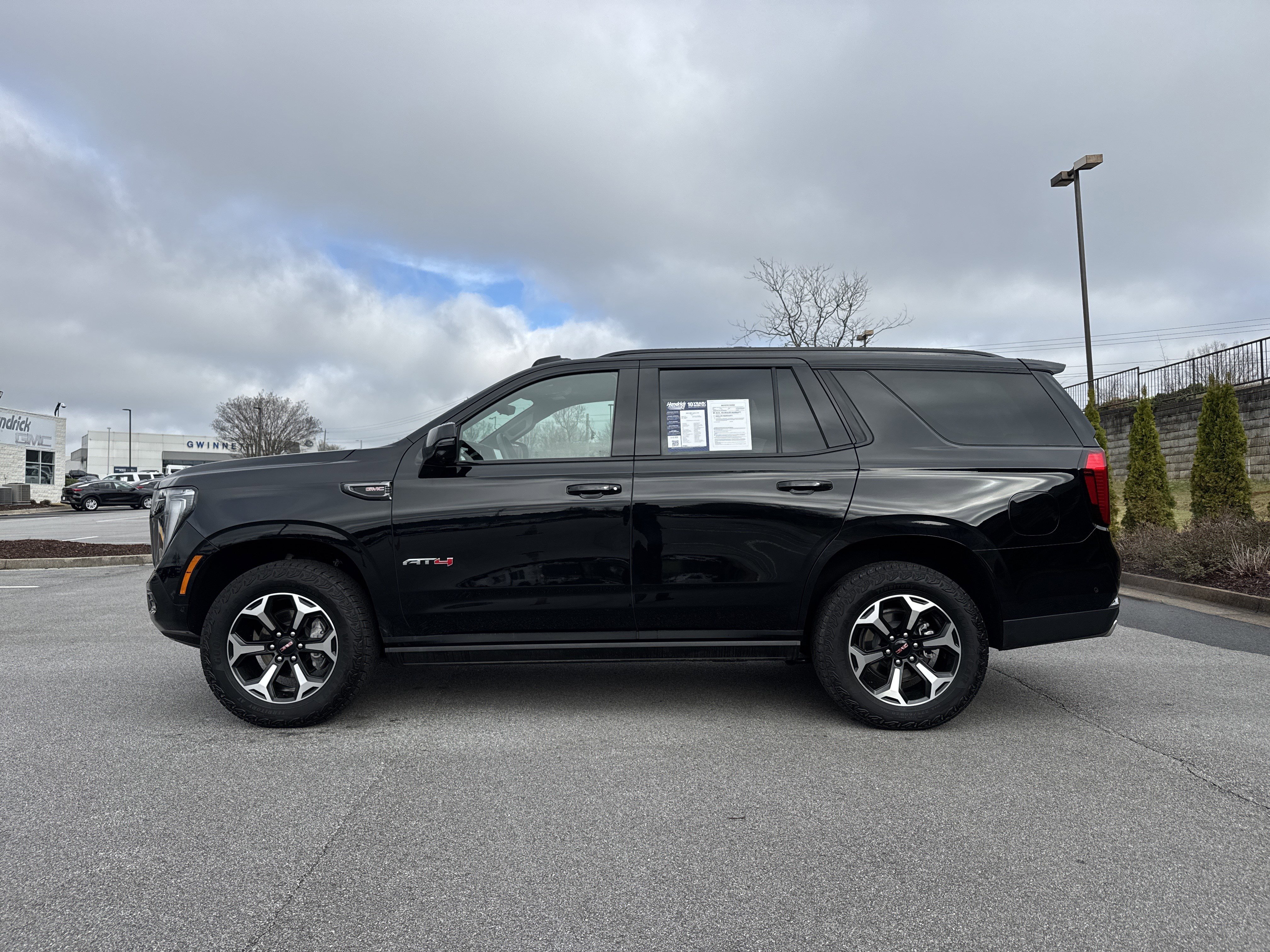 Used 2025 GMC Yukon AT4 w/ AT4 Premium Package image 7