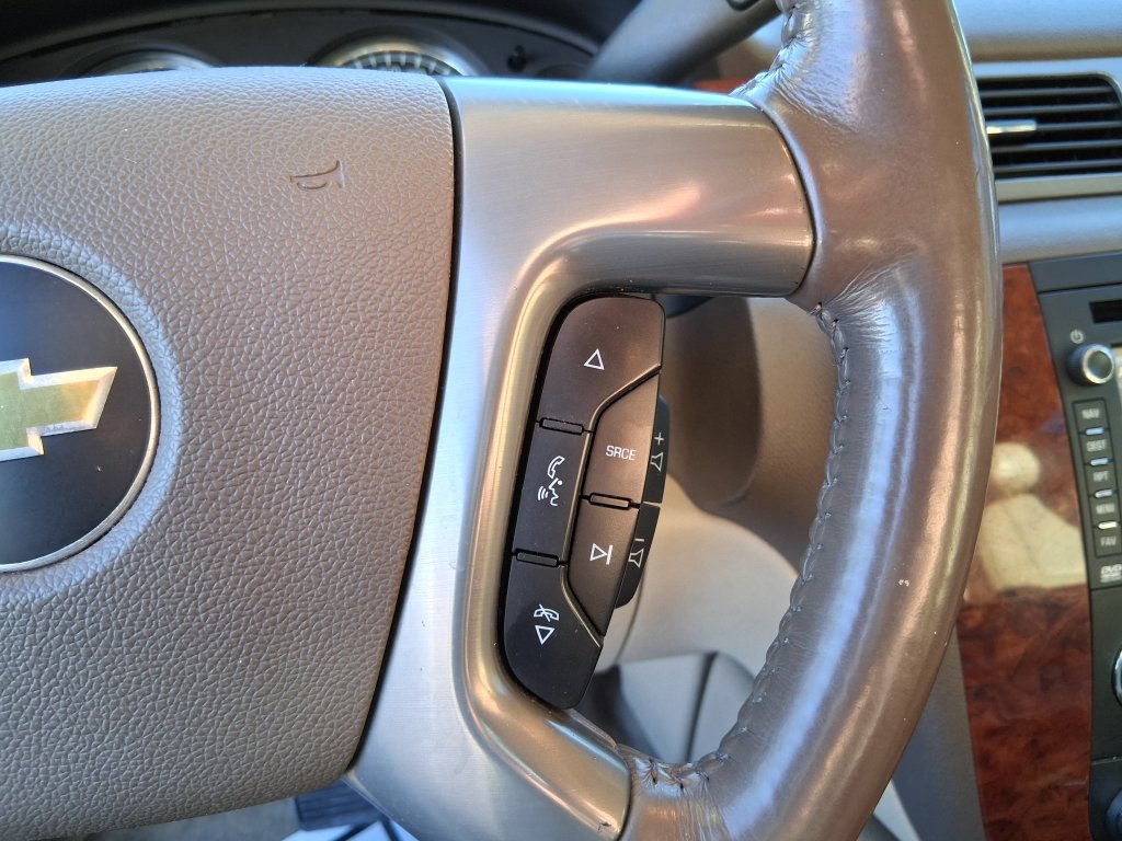 Used 2012 Chevrolet Avalanche LTZ AWD/4WD image 27