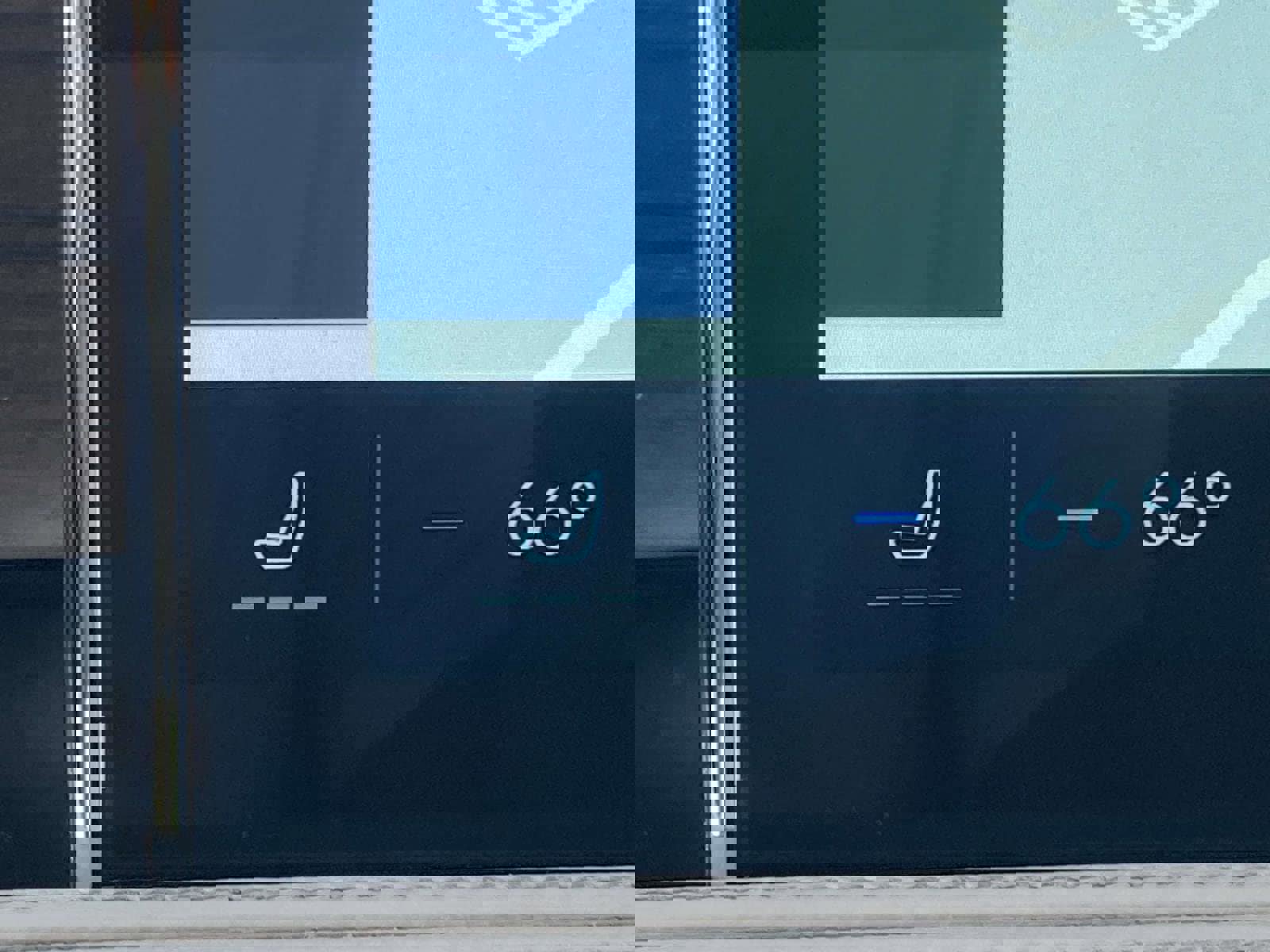 New 2025 Lincoln Corsair Reserve w/ Jet Appearance Package image 25