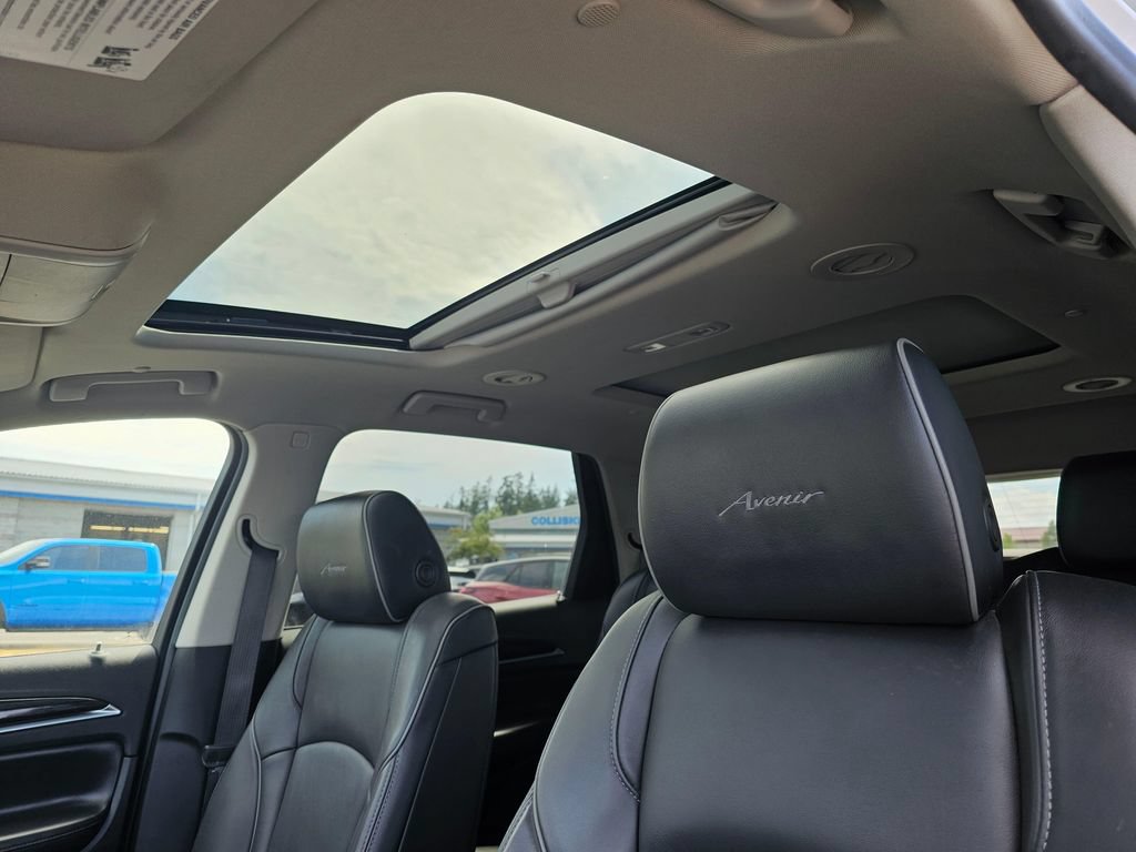 Used 2019 Buick Enclave Avenir w/ Avenir Technology Package AWD/4WD image 23