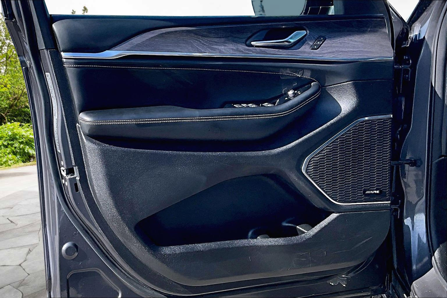 Used 2024 Jeep Grand Cherokee L Overland image 23