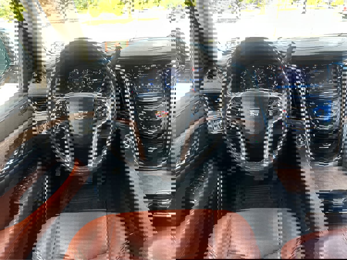 Used 2018 Cadillac Escalade Luxury image 16