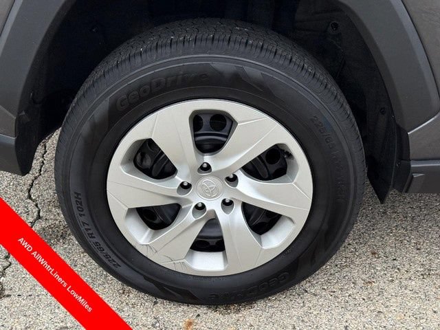 Used 2022 Toyota RAV4 LE AWD/4WD image 9