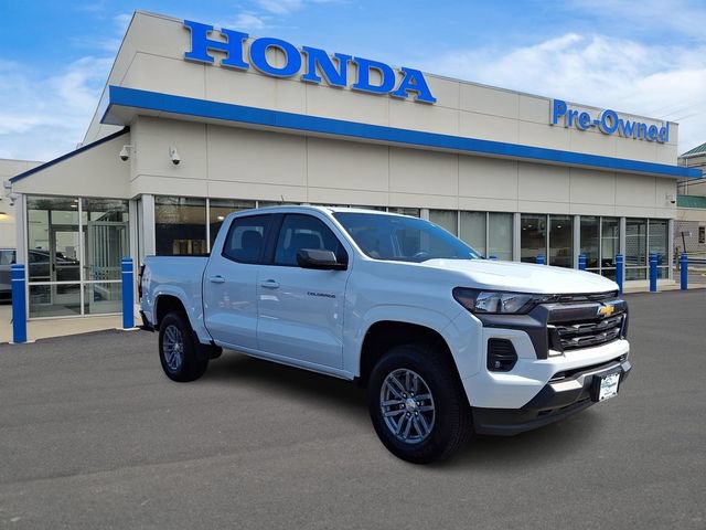 Used 2024 Chevrolet Colorado LT w/ LT Convenience Package II AWD/4WD image 3