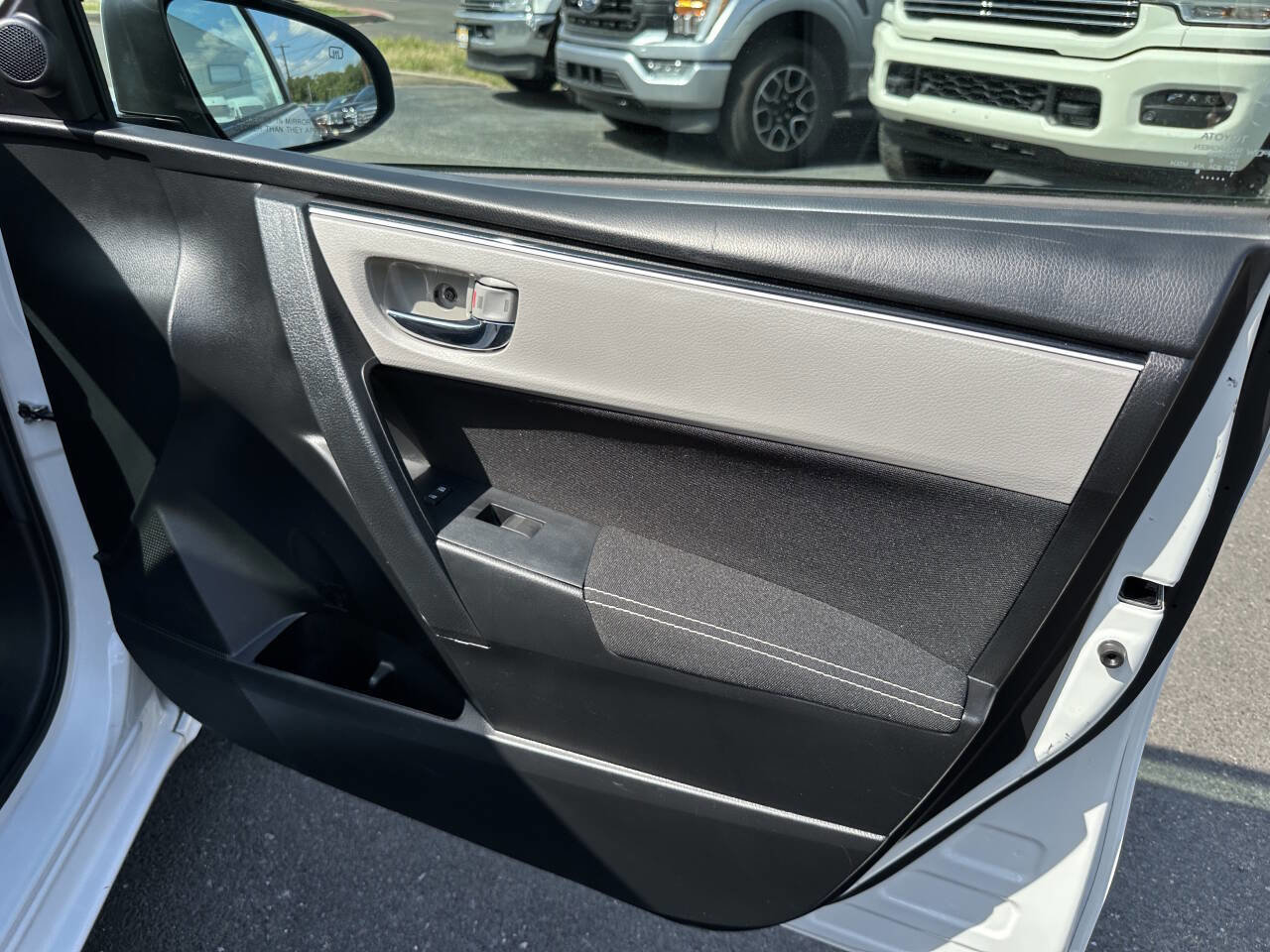 Used 2019 Toyota Corolla LE FWD image 15