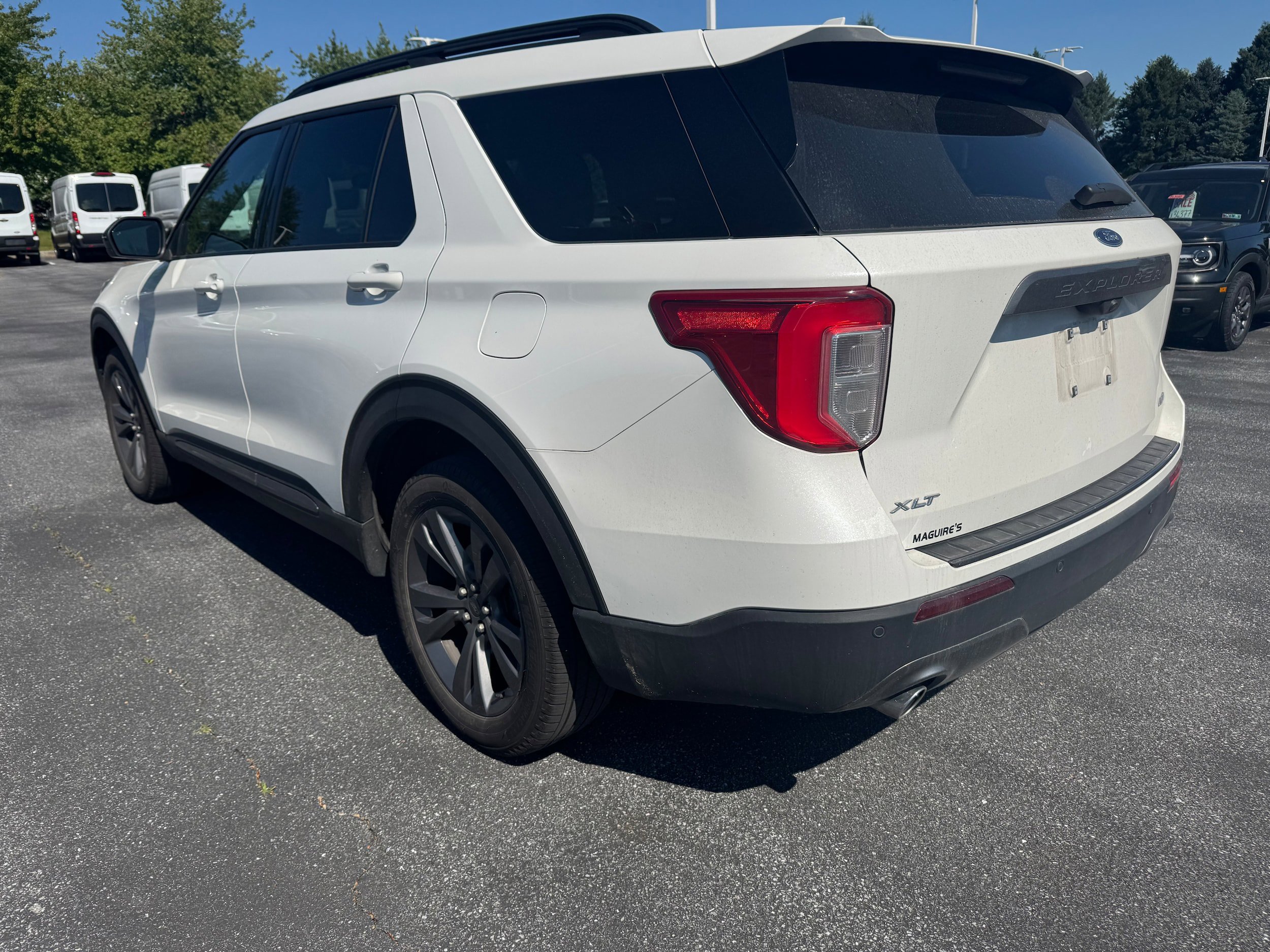 Used 2023 Ford Explorer XLT w/ Equipment Group 202A AWD/4WD image 3