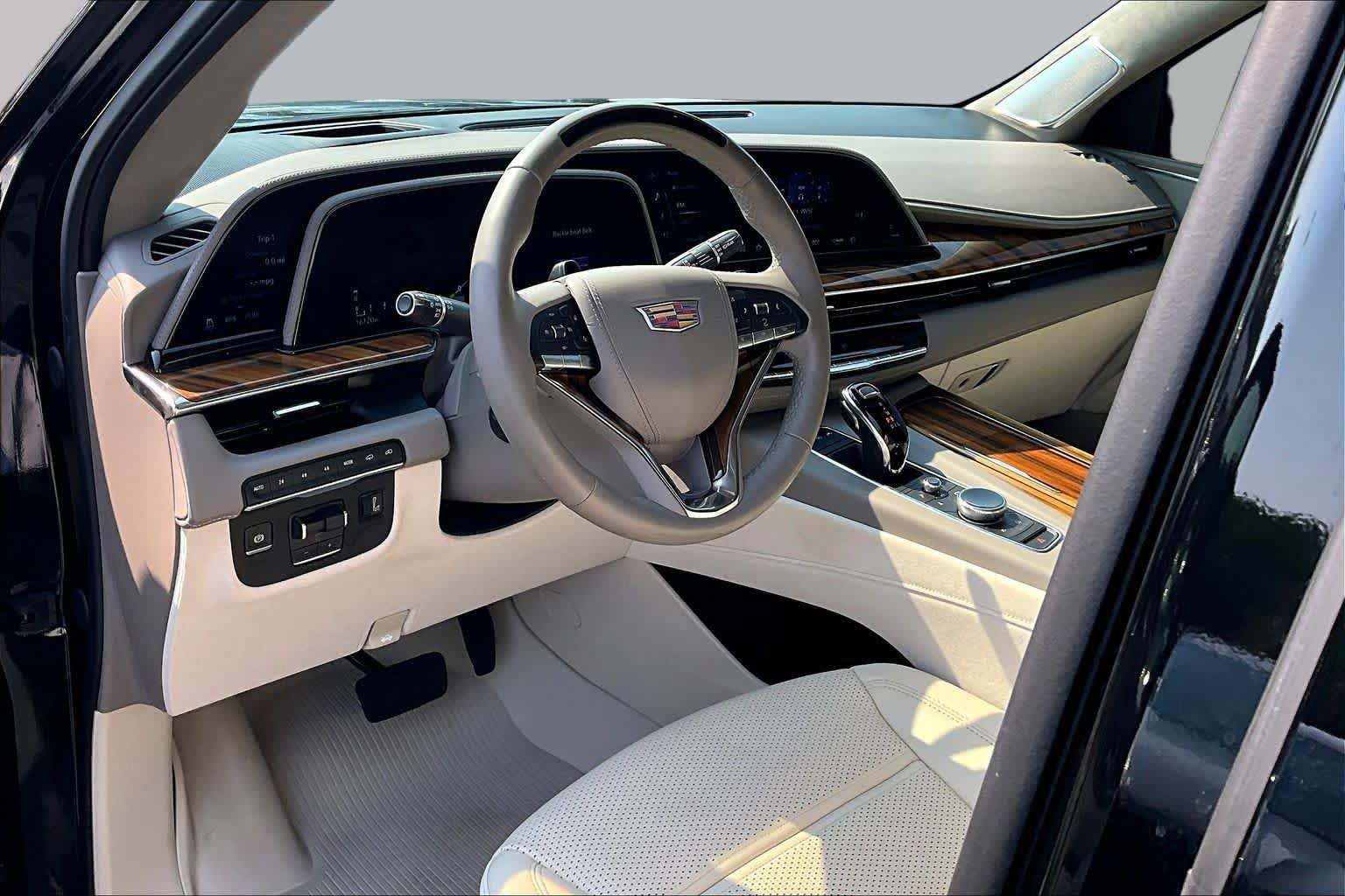Used 2024 Cadillac Escalade Sport Platinum w/ LPO, ONYX Package AWD/4WD image 18
